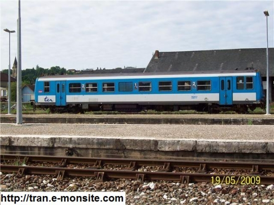 Autorail X 2100 assurant le TER Bordeaux/Sarlat