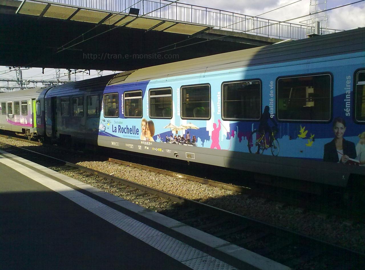 Wagon corail intercité en gare de Bordeaux en habillage 