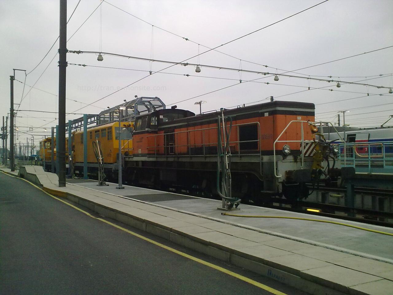 Train de l'Infra au dépôt avec BB 63593 en tête