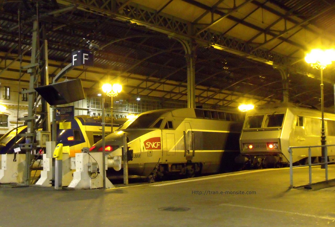 Autorail X 72000,AGC B,TGV Atlantique et BB 26000 en gare de Tours