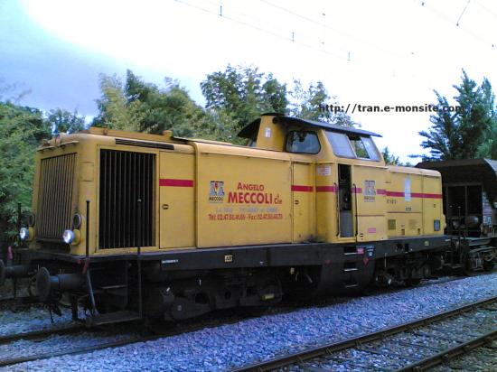 Locomotive V211 de chez MECCOLI en tête d'un train de chantier sur la ligne Bordeaux/Pointe de Grave