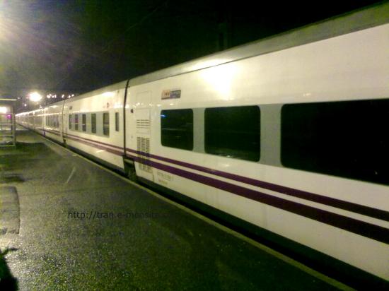 Train Talgo en gare d'Angoulême pour relève de conducteur