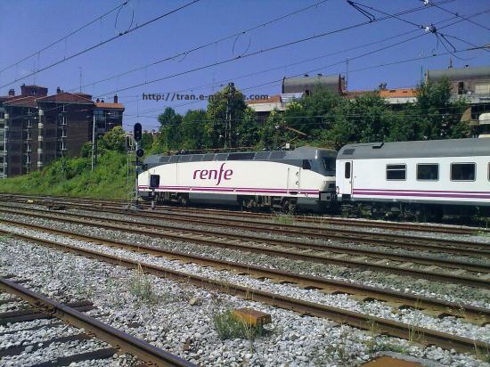 Train espagnole de la RENFE ce dirigeant en gare de Irùn