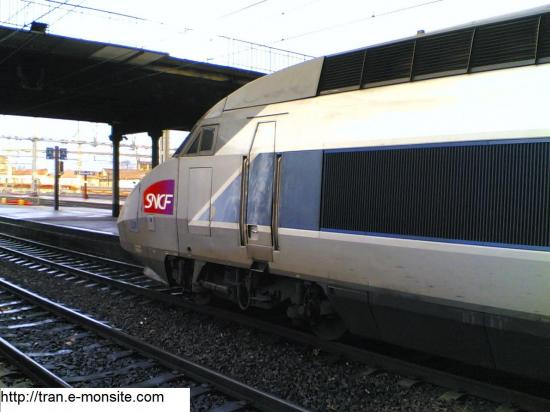 TGV Atlantique relooké par Lacroix en direction de Strasbourg et en gare de Bordeaux Saint Jean