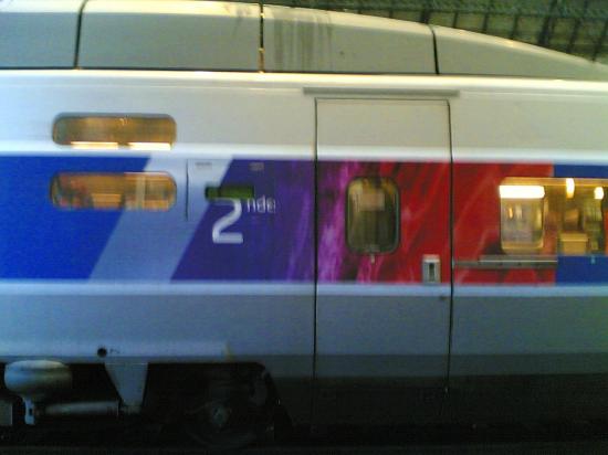 TGV Atlantique relooké par Lacroix en direction de Strasbourg et en gare de Bordeaux Saint Jean