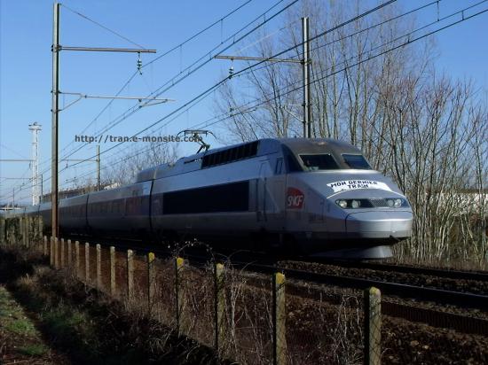 TGV Atlantique 397 quittant bordeaux et arborant la banderole de départ à la retraite du conducteur
