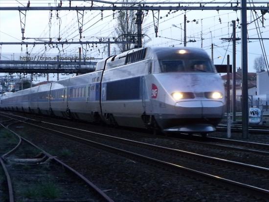 TGV Atlantique quitant Bordeaux en direction de Toulouse