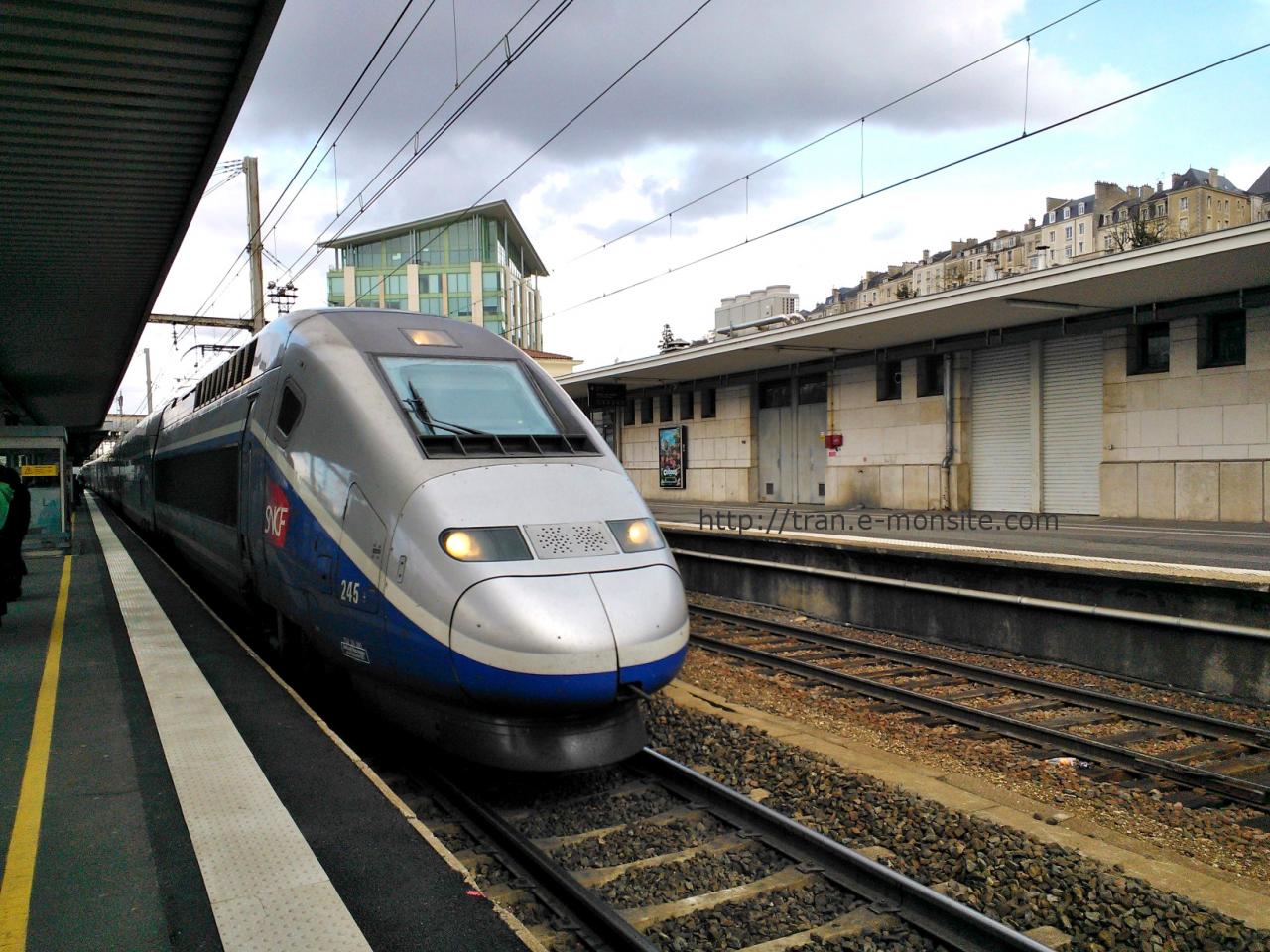 TGV Duplex en gare de Poitier