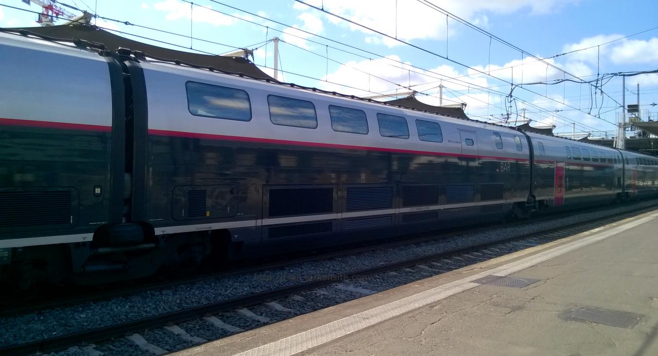 Wagon Bar TGV Duplex en livré Carmillon en gare de Bordeaux
