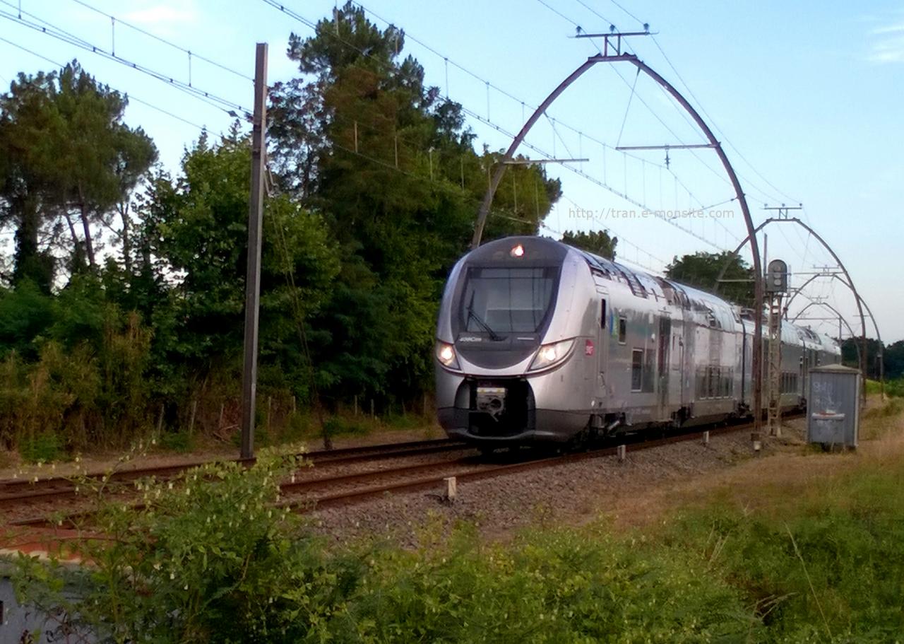 Autorail Regio 2N Aquitaine arrivant à Arcachon