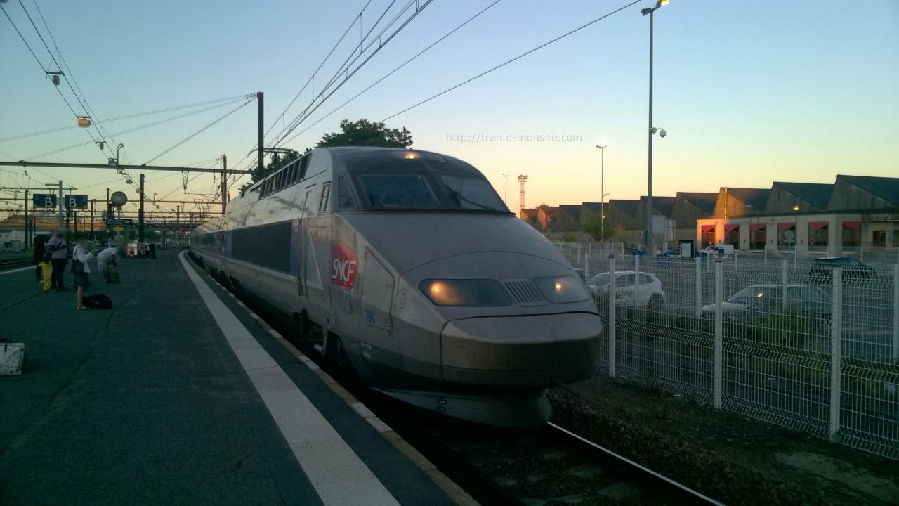 TGV Atlantique arrivant en gare de Saint Pierre des Corps 