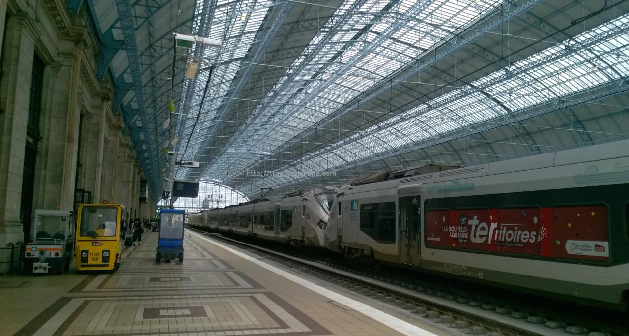 Autorails Régiolis en livrée Aquitaine en gare de Bordeaux