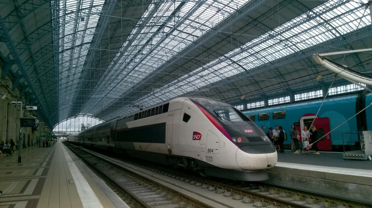 TGV Duplex en livré Carmillon en gare de Bordeaux